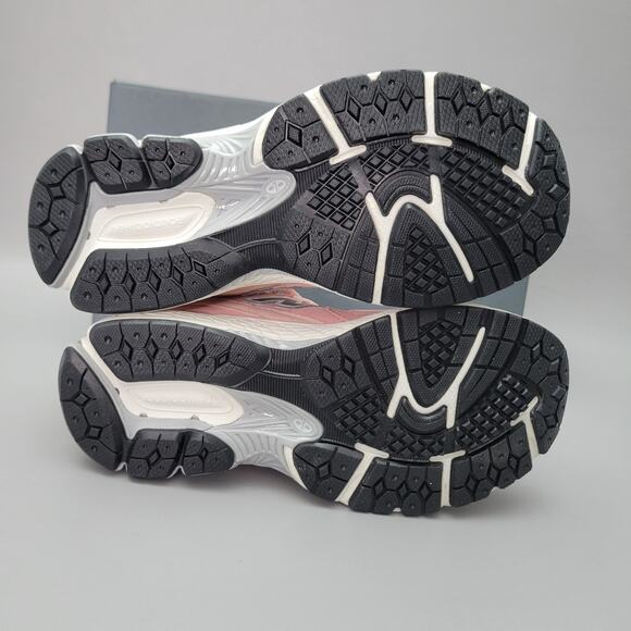 New Balance 2002R Pink Sand Sneakers GC2002SK GS Youth Size 4 Womens 5.5 - Picture 9 of 11